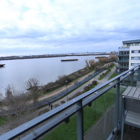 Lovely 2 Bed 2 Toilet Hill House River View Apartment 런던 외부 사진