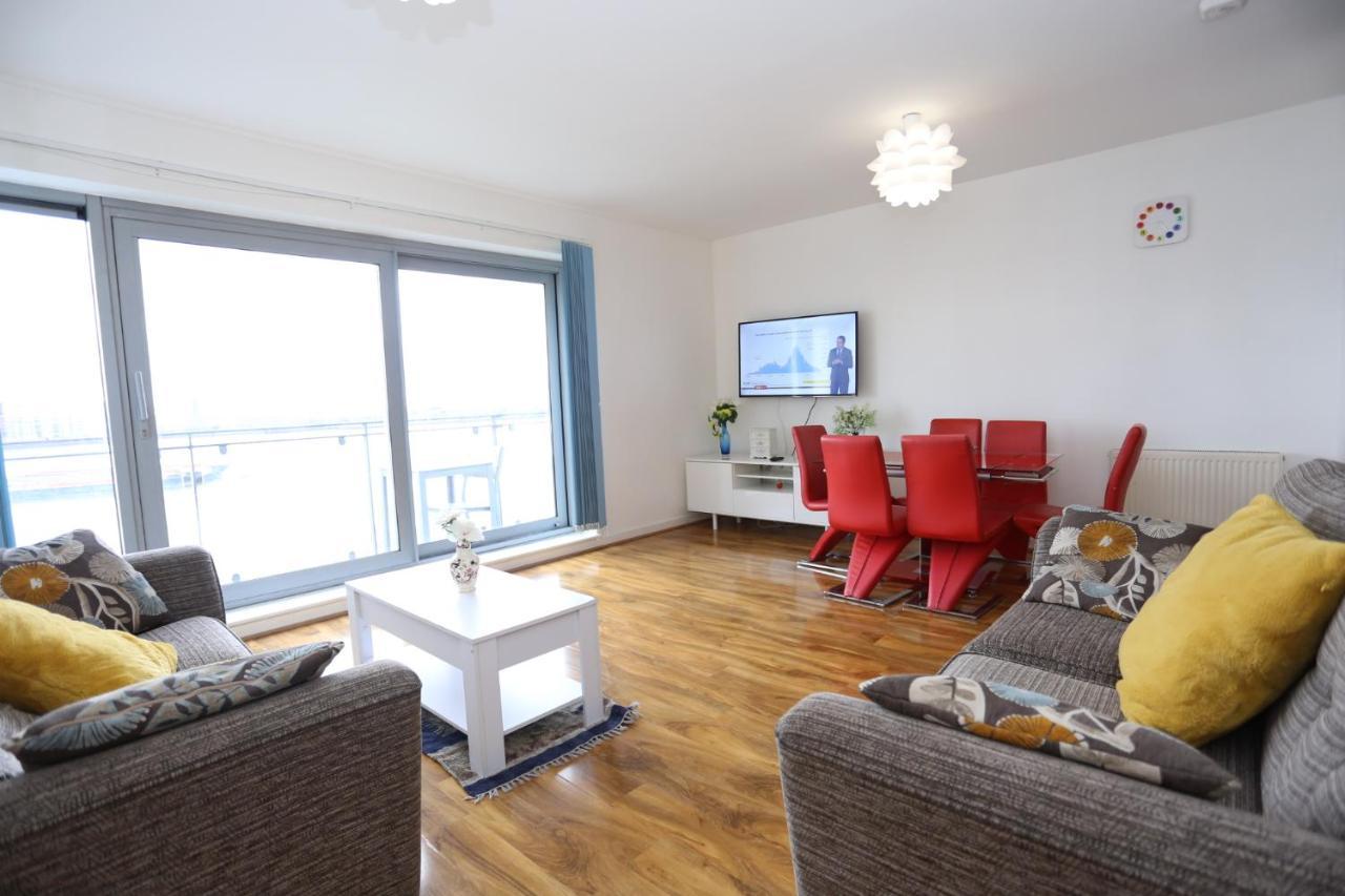 Lovely 2 Bed 2 Toilet Hill House River View Apartment 런던 외부 사진