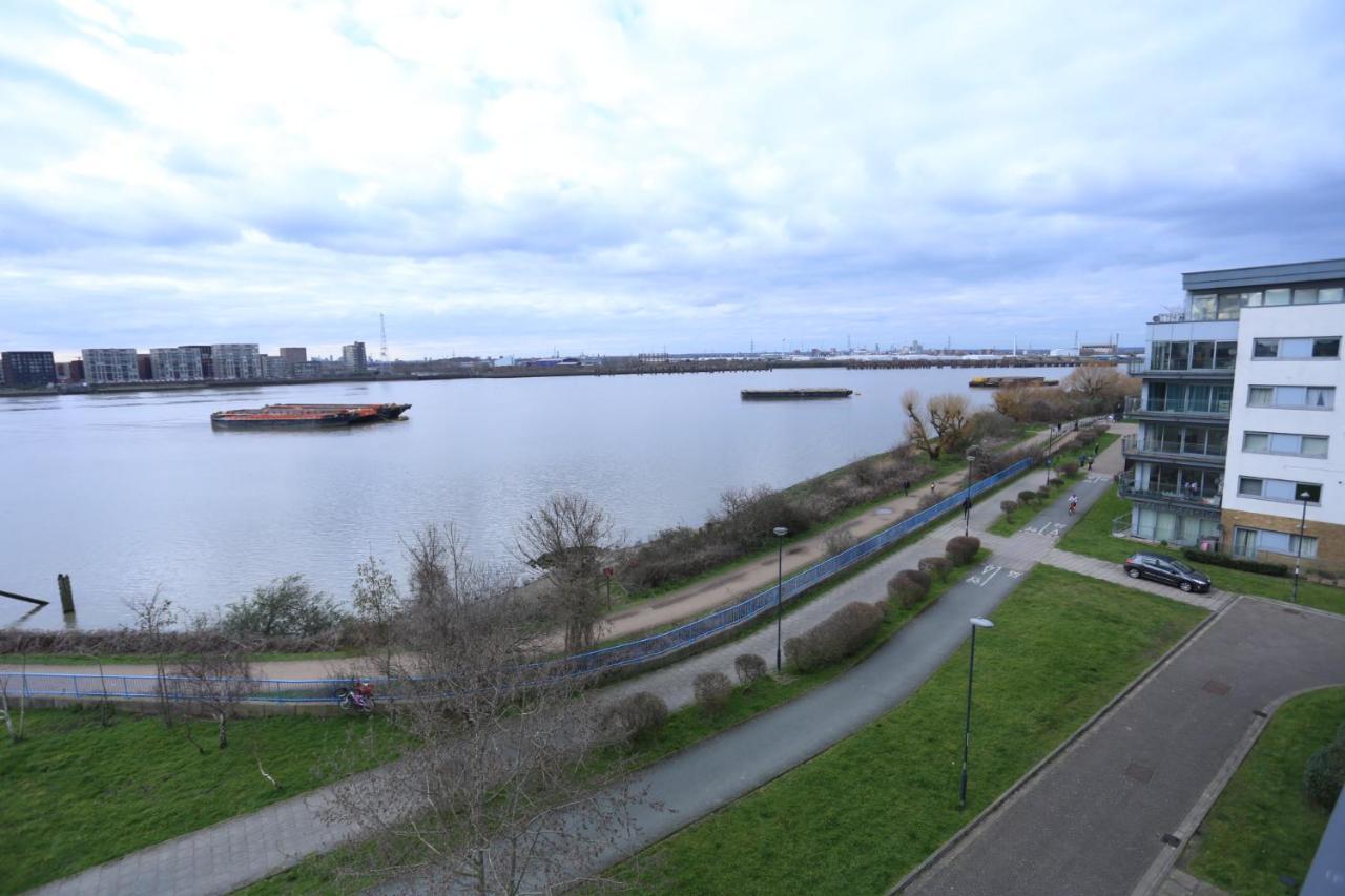 Lovely 2 Bed 2 Toilet Hill House River View Apartment 런던 외부 사진