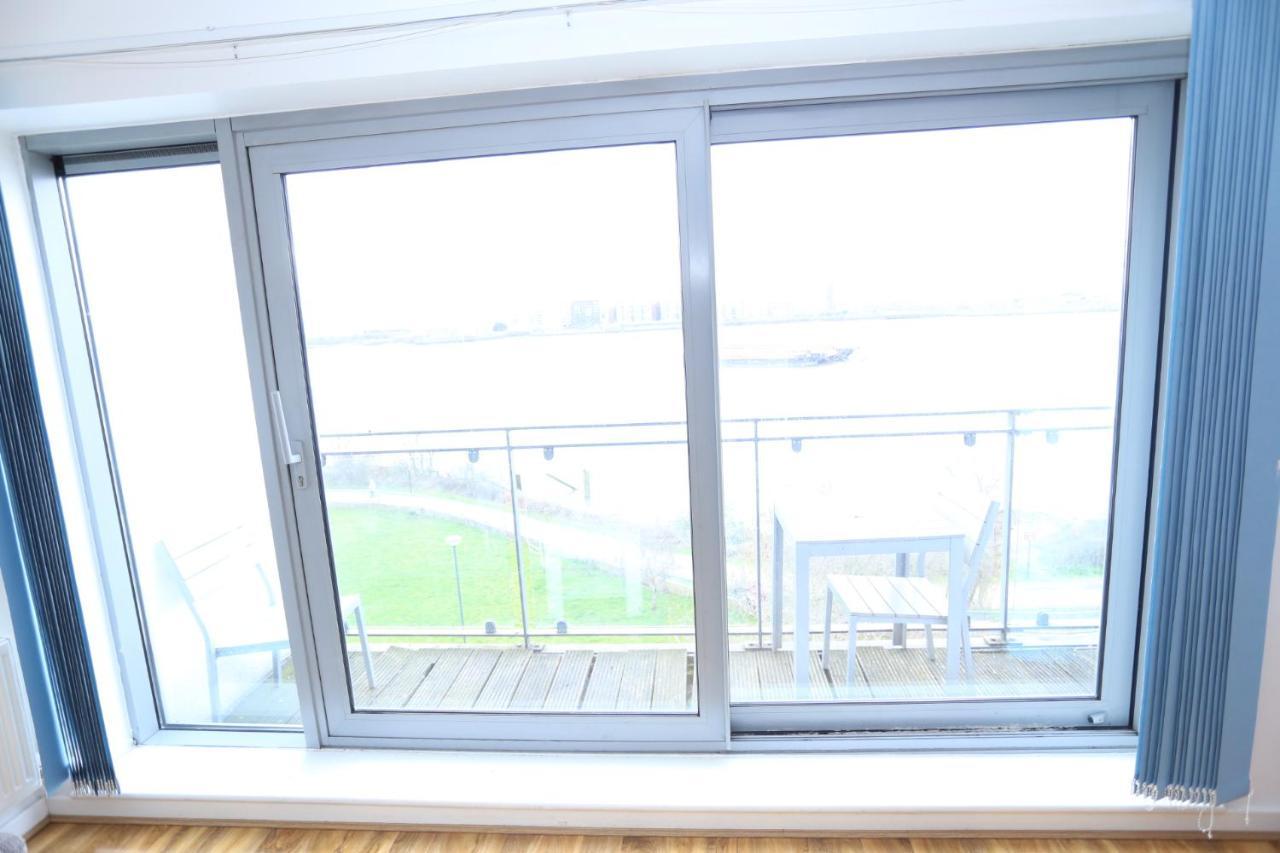 Lovely 2 Bed 2 Toilet Hill House River View Apartment 런던 외부 사진