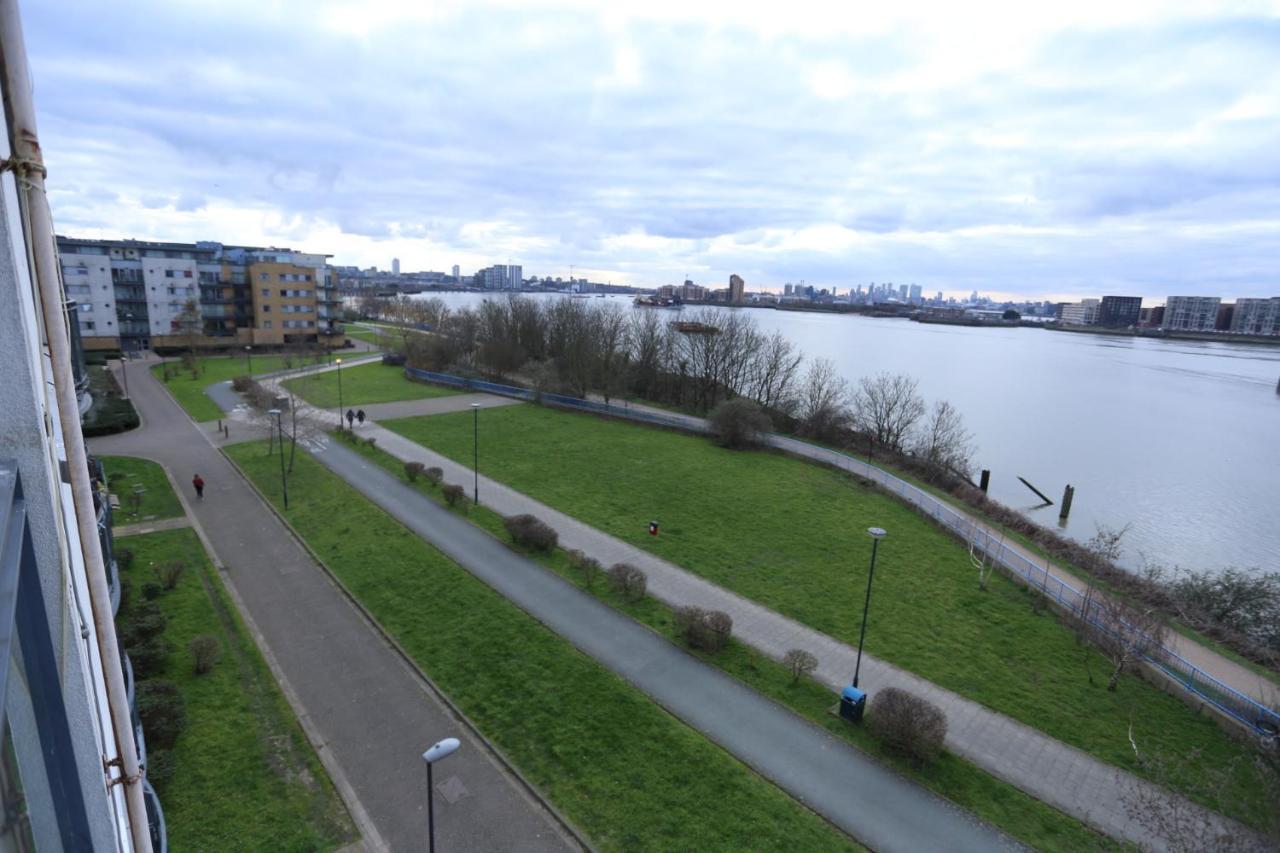 Lovely 2 Bed 2 Toilet Hill House River View Apartment 런던 외부 사진