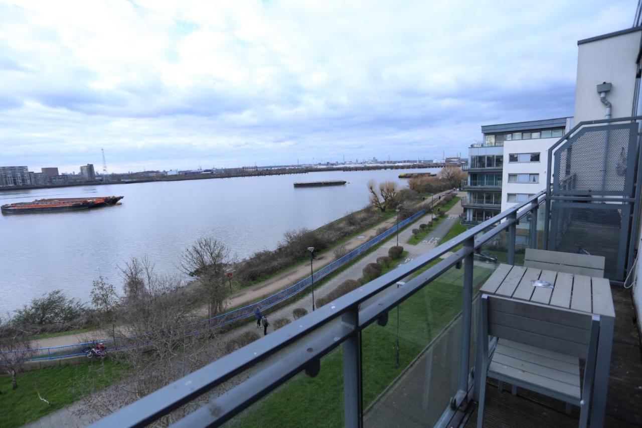 Lovely 2 Bed 2 Toilet Hill House River View Apartment 런던 외부 사진