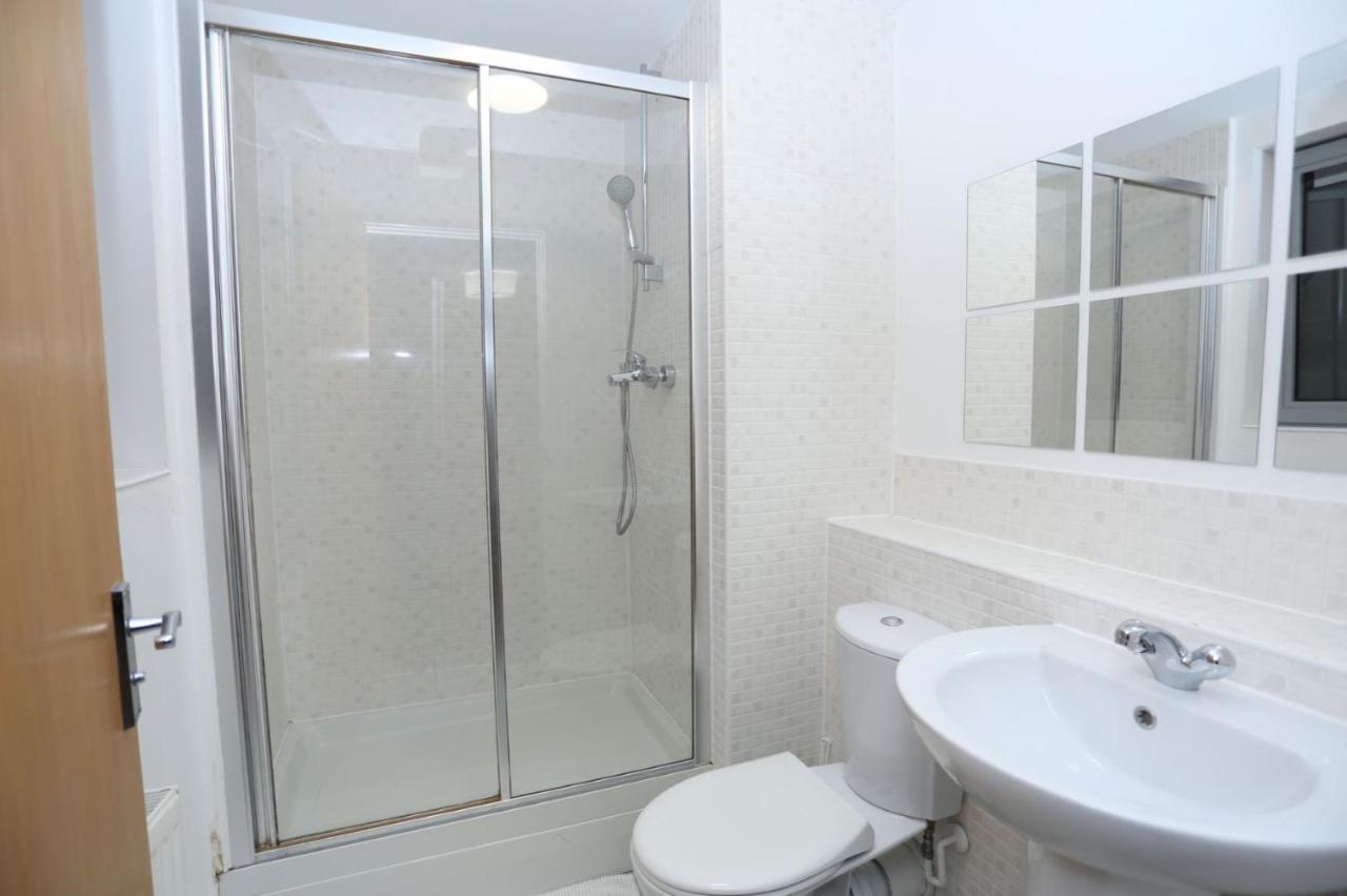 Lovely 2 Bed 2 Toilet Hill House River View Apartment 런던 외부 사진